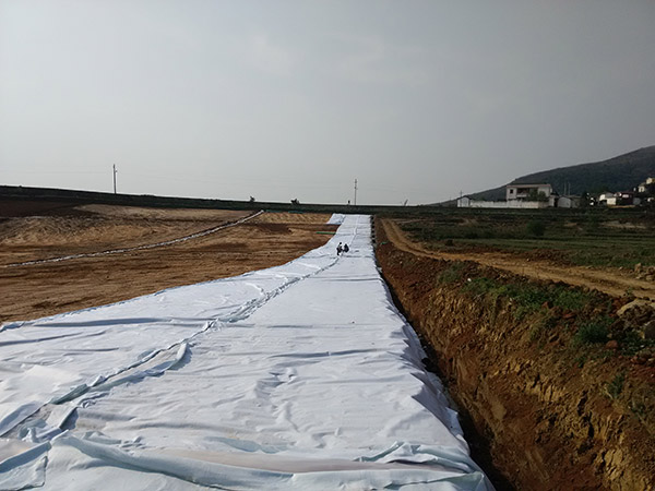 彌勒板凳寨水庫項(xiàng)目900g留邊復(fù)合膜